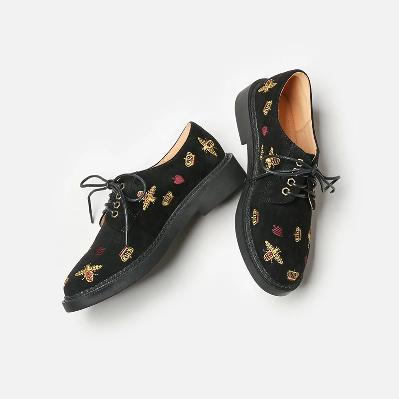 Повседневная женская обувь; сезон весна-осень; женская обувь с перфорацией типа «броги» в британском ретро-стиле; обувь в стиле дерби с вышивкой; Винтажная обувь из искусственной замши на шнуровке; OULYYYOGO