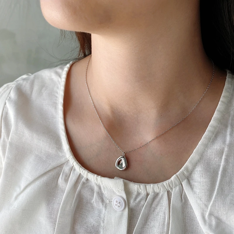 Silvology 925 Sterling Silver Oblique Triangle Pendant Necklace18K Gold Glossy Minimalist Necklace for Women 925 Fashion Jewelry