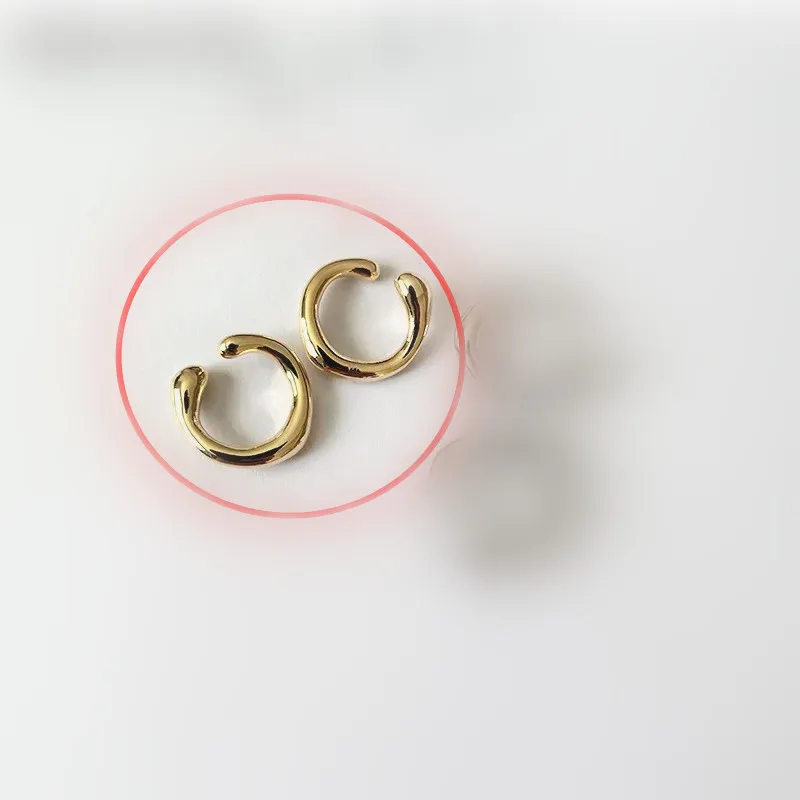 Golden pair Серьги Европейская и американская мода высокой чувствительности неправильный круг зажим для на Хрящ уха без проколов небольшой холодный ветер металлические круглые серьги - Окраска металла: Golden pair