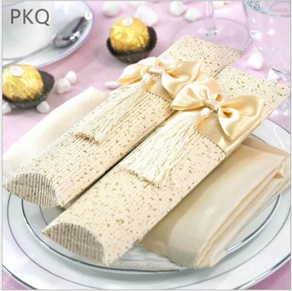

40pcs/lot pillow candy box tassel box wedding candy box red