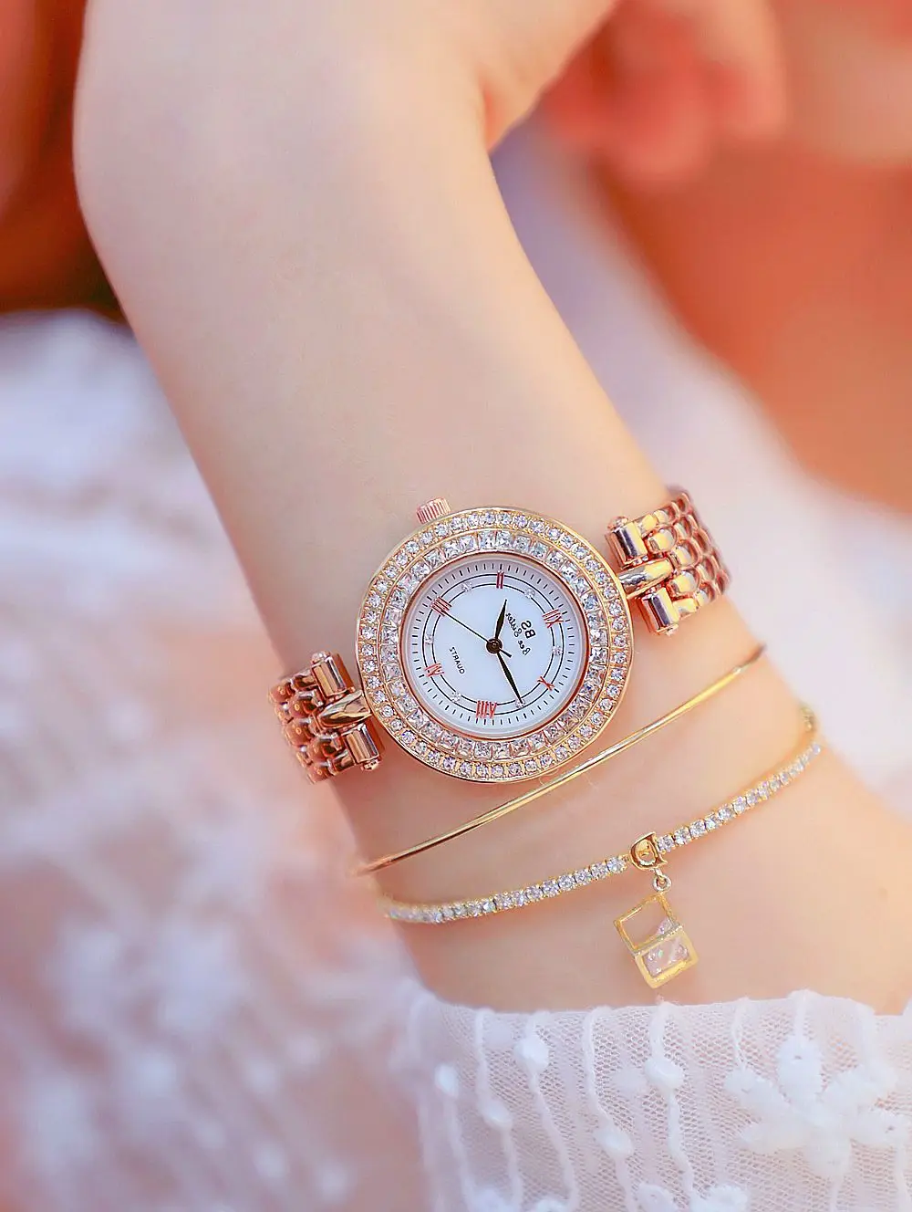 Бриллиантовые часы женские дизайнерские роскошный брендовый горный хрусталь Золотые женские наручные часы Подвески в форме платья женские часы Relogio Feminino