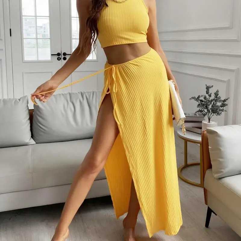 

Комплект из двух предметов с юбкой-макси без рукавов, с одним открытым плечом и высоким разрезом