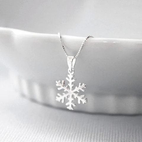 Romantic Snowflake Pendant Necklace for Women Silver Color Metal Style Simple Stylish Girls Accessories Statement Jewelry
