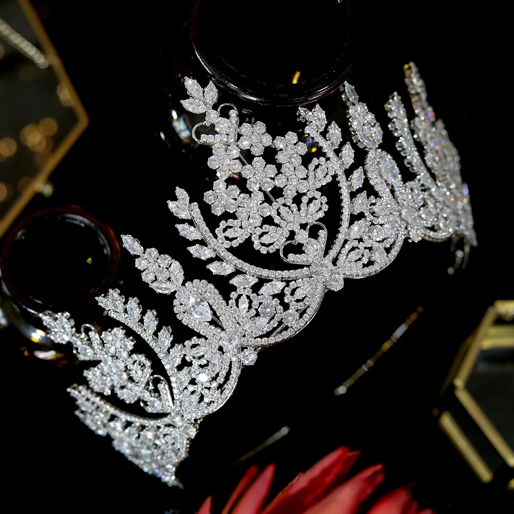 European-Style Crystal Crown Temperament Elegant Queen Crown Headdress Bridal Crown Hand Set CZ Headdress Wedding Headdress