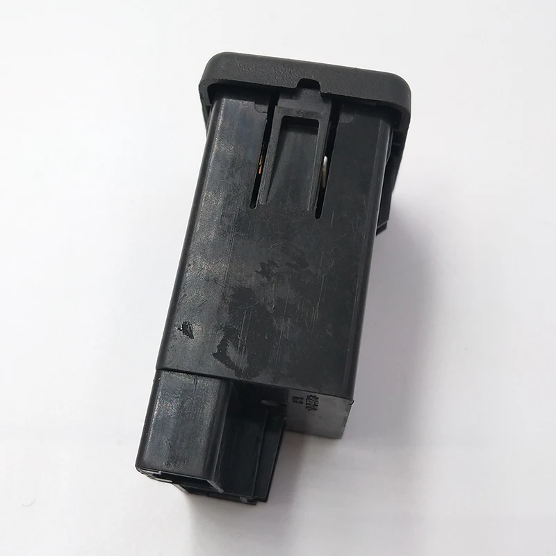 Высокое качество 13599456 автозапчасти центральная консоль Aux/USB порт подходит для GMC Buick Chevrolet автомобильные аксессуары