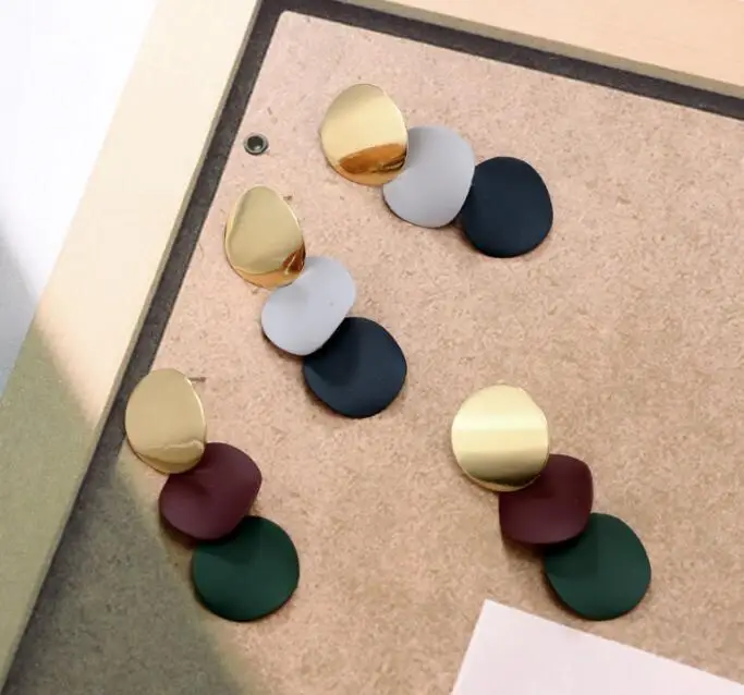 

Fashionable Temperament Geometry Spells Color Small Round Piece Wind Bell Fashionable Earring Individual Character Girl Tide