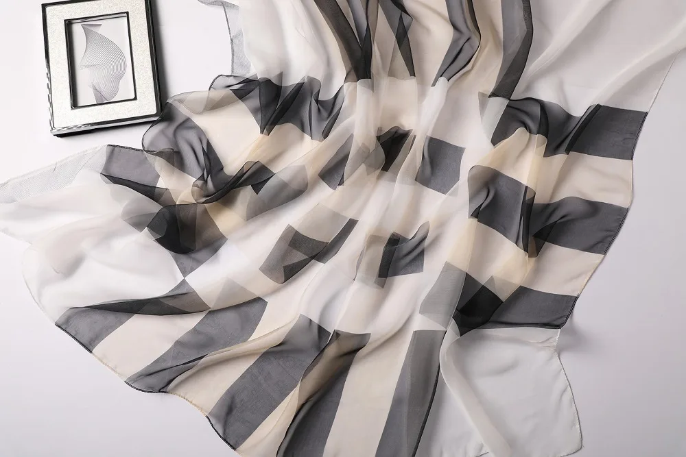 10452967834_420582418