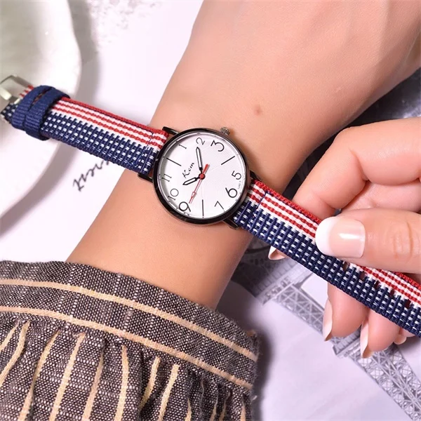 Small white Нейлоновый ремешок в полоску, модные повседневные женские и мужские кварцевые часы, красная указка, креативный дизайн циферблата, наручные часы для влюбленных, простые женские часы - Цвет: Small white