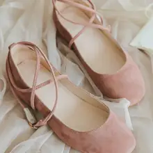 Новые осенние кожаные тонкие туфли феи на толстой подошве Женская нежная обувь с квадратным носком и ремешками