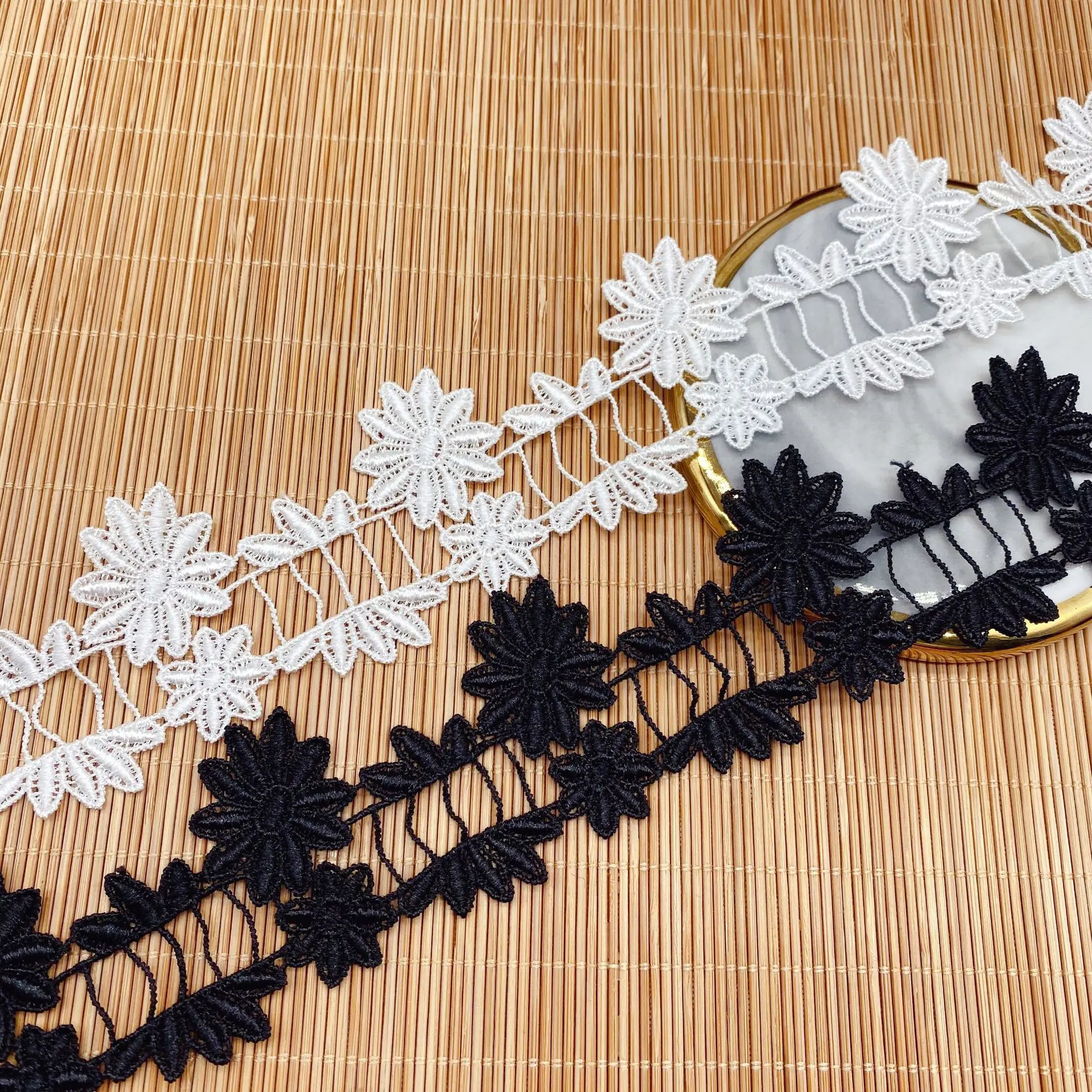 

The new lace water-soluble embroidery bar code can wear web apparel accessories spot