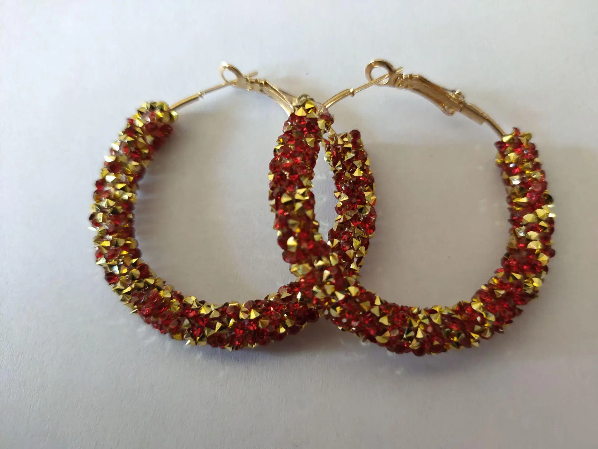 Red New Pearl Hoop Earrings For Women Exaggerates Oversize Pearl Circle Ear Dangle Earrings Fashion Europe Nightclub Jewelry - Окраска металла: Red