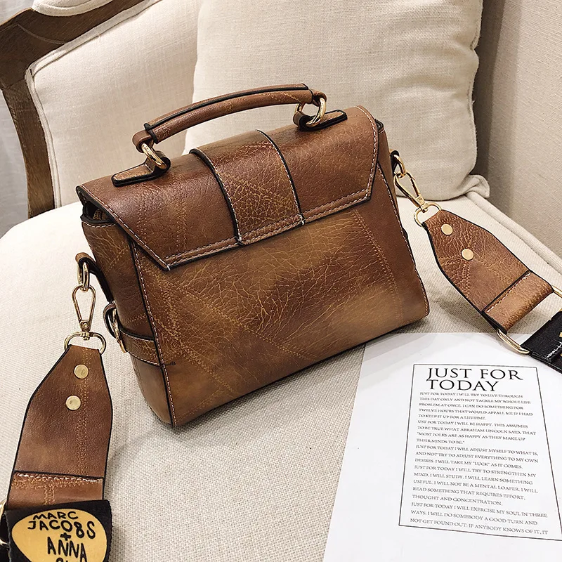 

Oil Wax Leather Pillow Bag Large Capacity Double Monkey Fishing Gold Shoulder Oblique WOMEN'S Bag