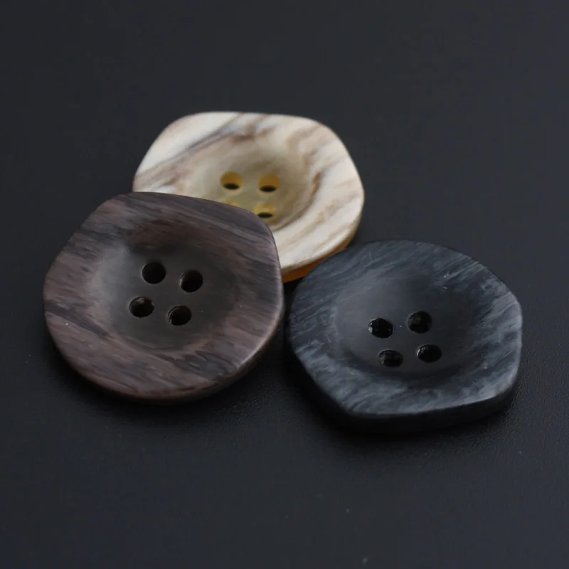10 개/몫 15-43mm 하이 엔드 수지 4 눈 불규칙한 반원형 버튼 코트 윈드 브레이커 자켓 의류 버튼 C237