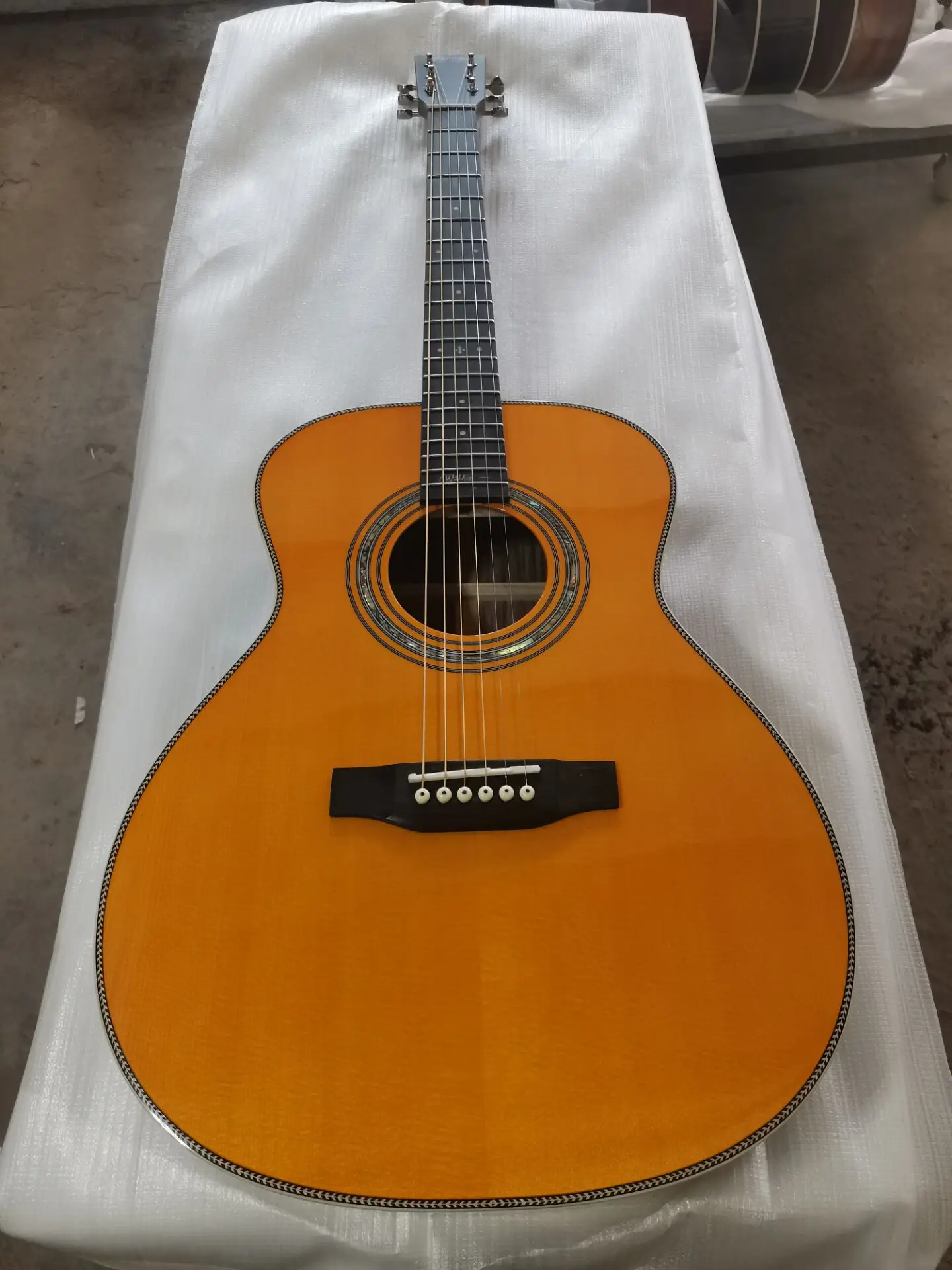 free shipping AAAA all solid spruce rosewood guitar OM body custom