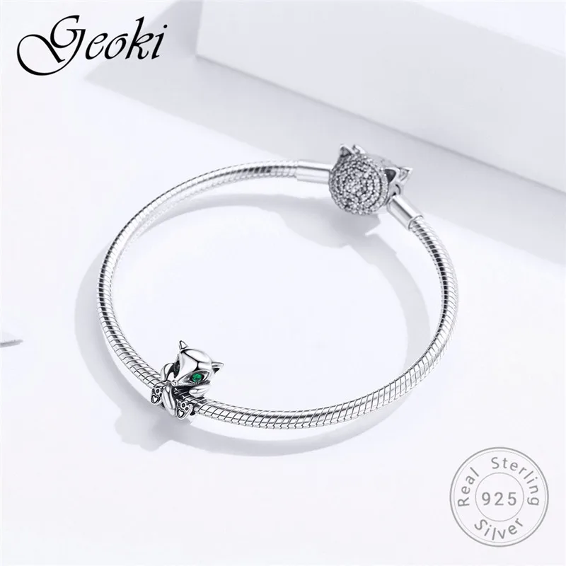 Geoki 925 стерлингового серебра маленькая Сидящая лиса fit Pandora браслет зеленый циркониевый Милая лапа животных Подвески для diy ожерелье цепь