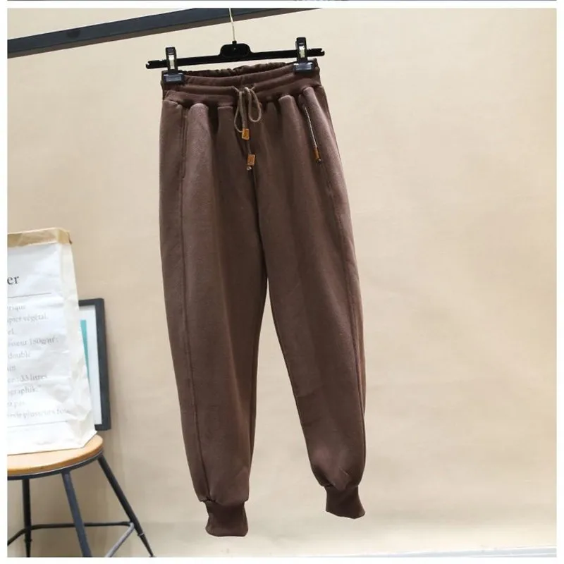 Рисунок 2 - Повседневные серые брюки