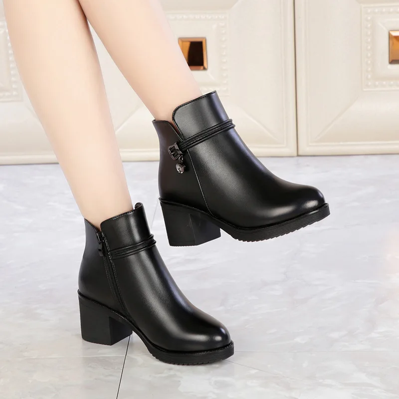 

2019 Winter New Style Cotton Boots Large Size Leather Boot Wool Thick Short Boots Women's Warm Mature Martin Boots WOMEN'S Boots