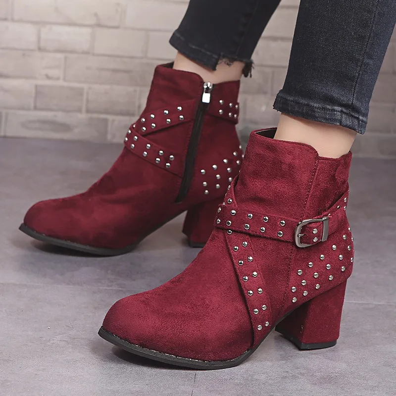 Botas de Invierno para mujer, botines con remaches cruzados, hebilla aterciopelada, punta en pico, cremallera, suela de goma sólida, zapatos informales a la moda