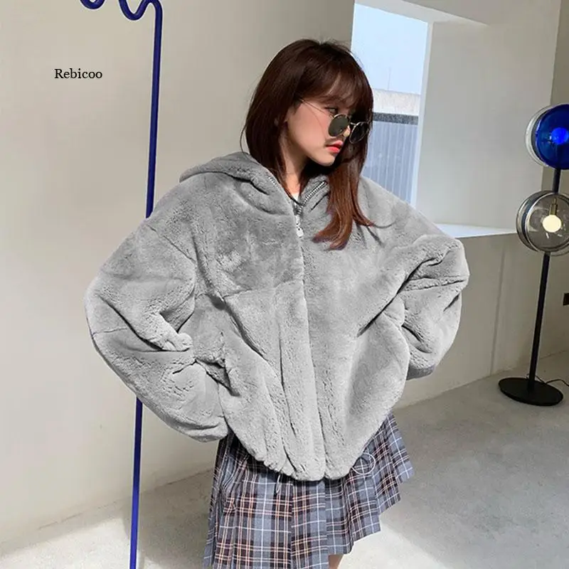 

Толстая зимняя женская куртка, повседневное Свободное пальто из искусственного меха, Женская бейсбольная форма с пушистым капюшоном, женская верхняя одежда, сохраняющая тепло