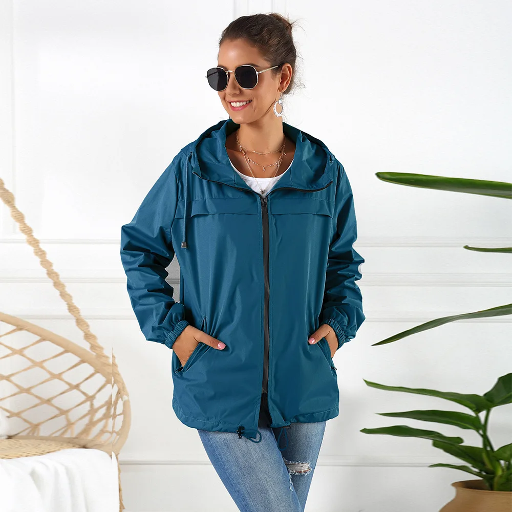 Весенний женский водонепроницаемый плащ, ветровка, короткая куртка, осенняя уличная куртка с капюшоном для дождя, одноцветная куртка, сумка для хранения 888