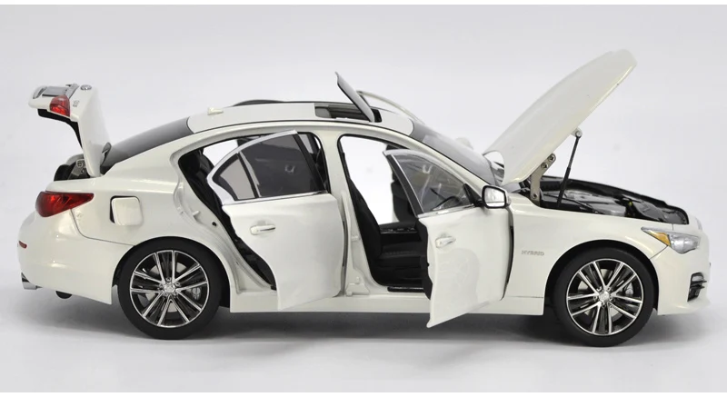 Авторизованный подлинный 1:18 Infiniti Q50S Классическая Игрушечная модель автомобиля на Рождество/подарок на день рождения, коллекция