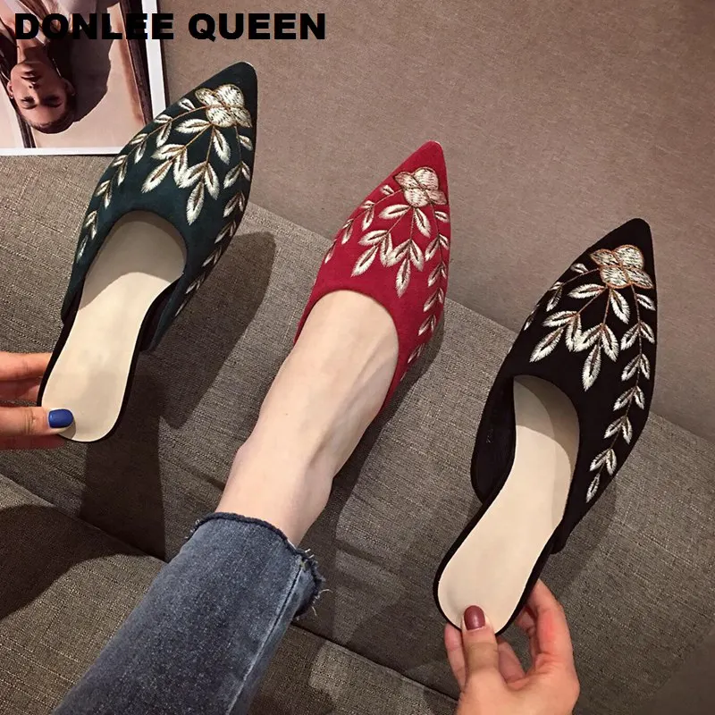 

Fashion Mules Shoes Women Embroidery Flower Slippers Pointed Toe Flock Flat Slip On Slides Embroider Floral Flats Slippers 2020