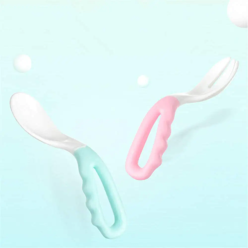 Blue and pink Детский набор ложка и вилка из 2 предметов, инструмент для детского питания, тренировочная добавка для пищевых продуктов, изогнутая ручка, термостойкий мягкий самообучающийся - Color: Blue and pink