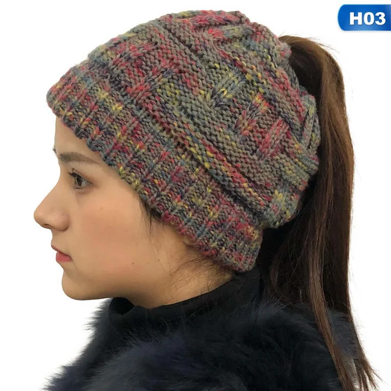 Женский хвостик стрейч вязанная крючком шапка грязная булочка Beanie Holey теплые зимние шапки - Цвет: 03