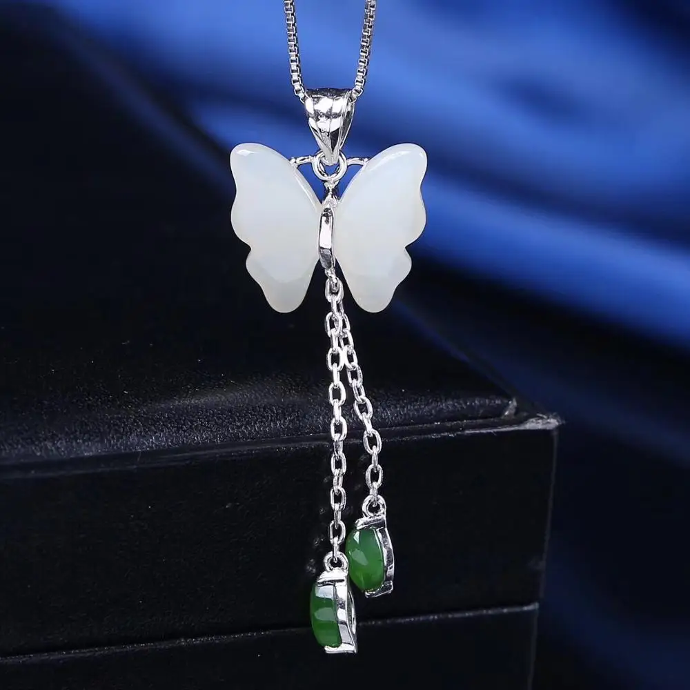 

Natural and Tian Baiyu Butterfly Pendant Woman