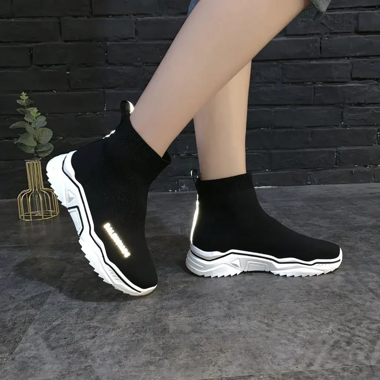 

2019 New Style INS Ultra-Fire Fly Woven Breathable Versatile Thick Bottomed Casual Night Light Reflective Socks Boots