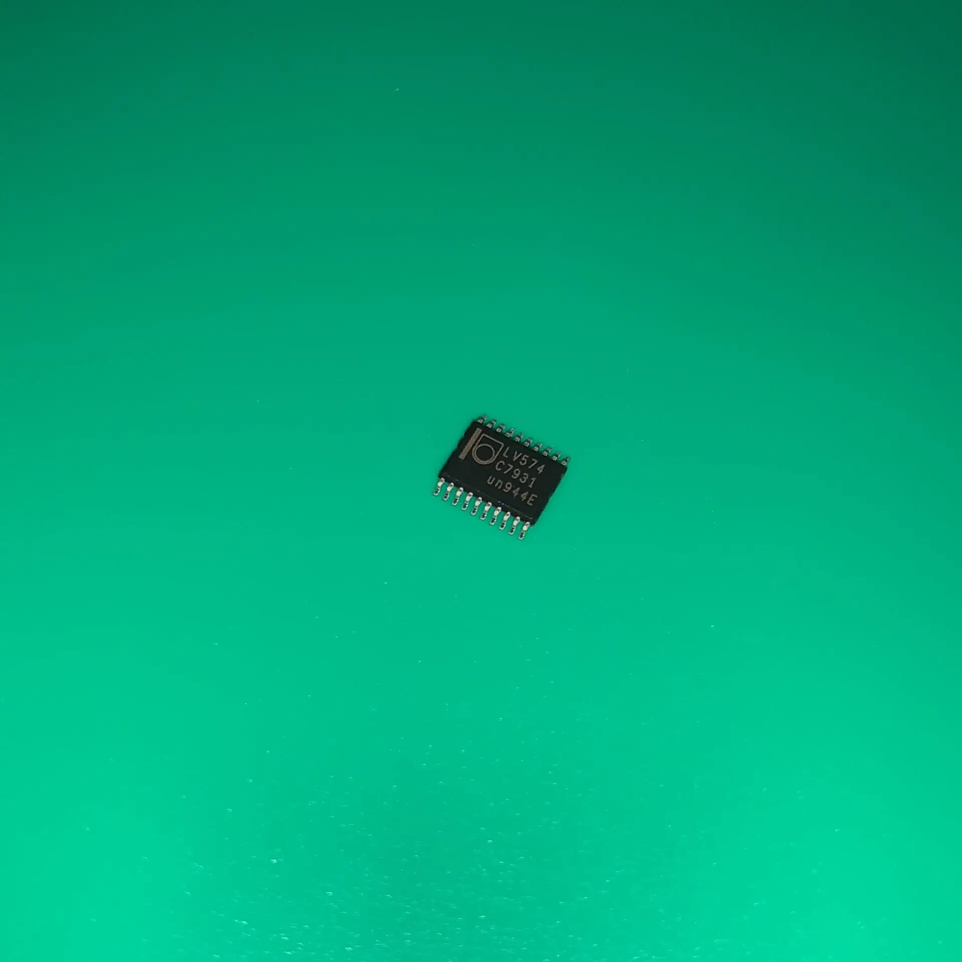 10 шт./лот 74LV574PW TSSOP20 74LV574 PW IC D-TYPE POS ТРГ SNGL 20tssop LV574 LVS74 112 74LV574PW112 74LV 574PW 74 LC574 |