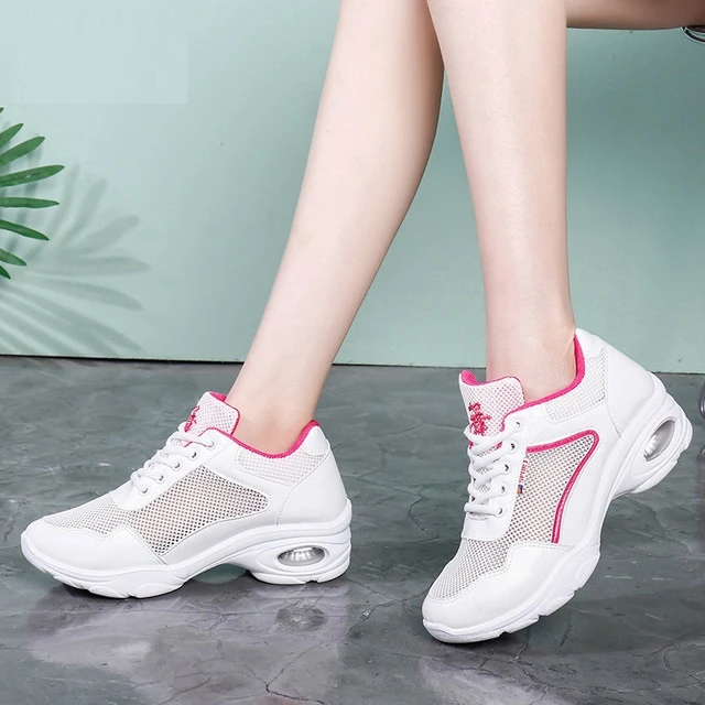 pobreza cheque justa Zapatos de baile deportivos para mujer, zapatillas de deporte cuadradas de  una sola red con aumento de paso fantasma, calzado de fondo suave para  correr|Zapatillas de correr| - AliExpress