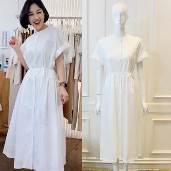

The same tiktok family of Lee Hyolee, the same family, the white single breasted tie, waist shirt and summer dress.