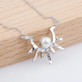 

MSWEIJIA Design Sense S925 Sterling Silver Sun Fold Uneven Surface U-shaped Necklace Natural Pearl Clavicle Chain for Women
