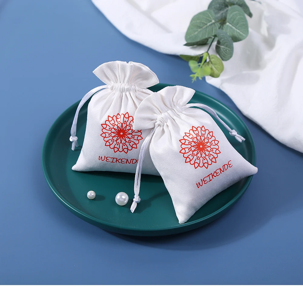 

Personalized White Velvet Bag Flannel Drawstring Pouch for Jewelry Wedding Favor Bags Cosmetic Storage Packaging Can Custom Logo