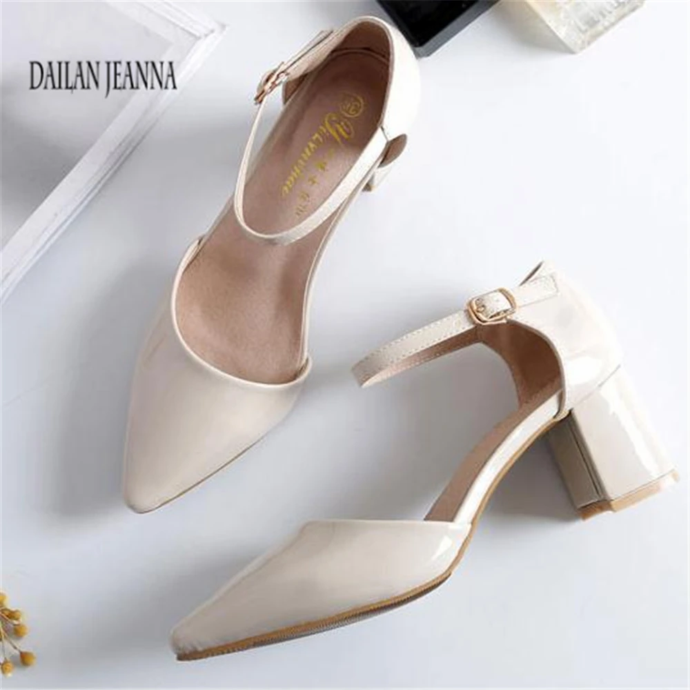 

Sandal girl summer 2018 version 100 lap, middle-high heel, Baotou, thick heel, one word button, single shoe code 31 32 32 33