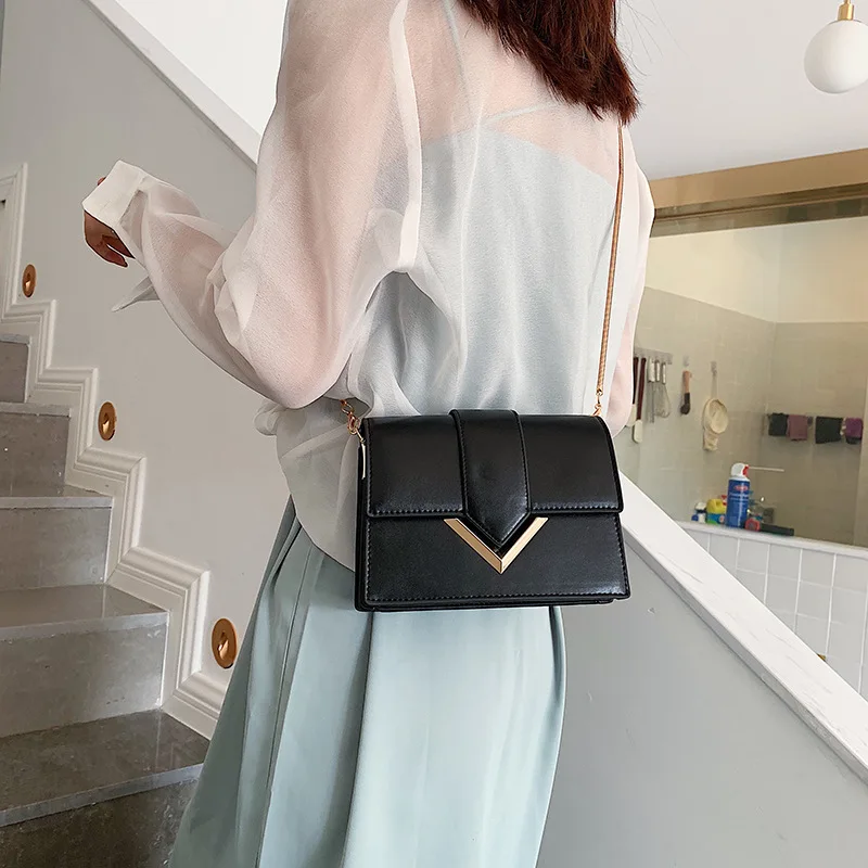 

2019 new three-dimensional small square bag triangle arrow one shoulder slanted women's bag