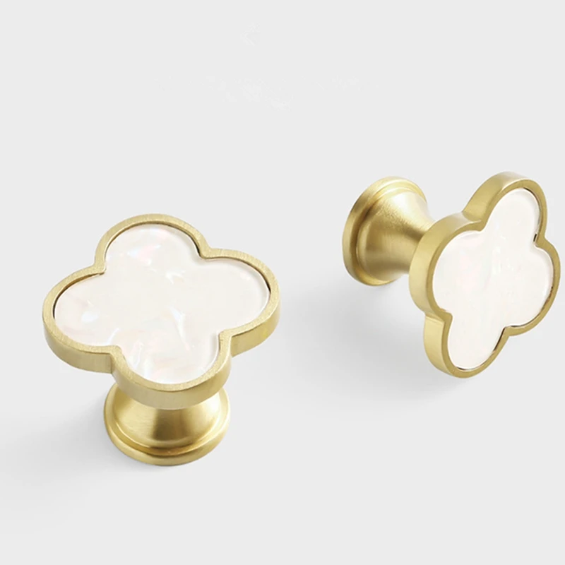 Clovers Brass Decorative Kitchen Cabinet Knobs White Shell Drawer Dresser Pulls Cupboard Wardrobe Handles-1Pack afbeelding