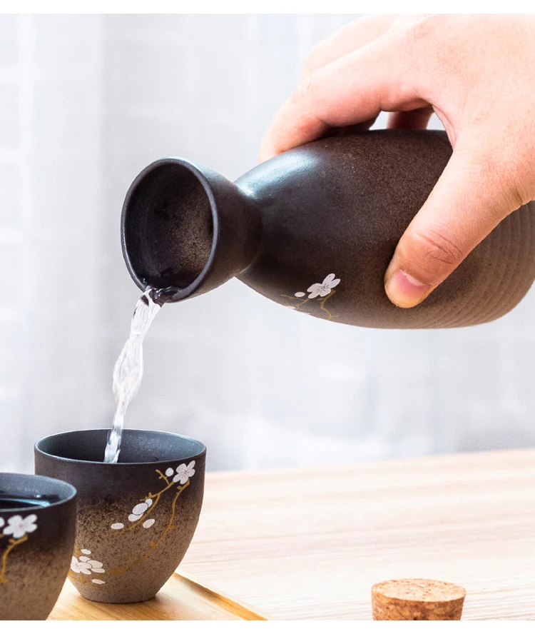 Title 6, Vintage seramik sake potası ve kase seti, Japon...