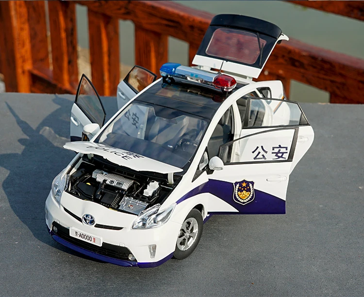 Авторизованный завод литья под давлением 1:18 Toyota Prius hybrid policer модели автомобилей в подарок, коллекция