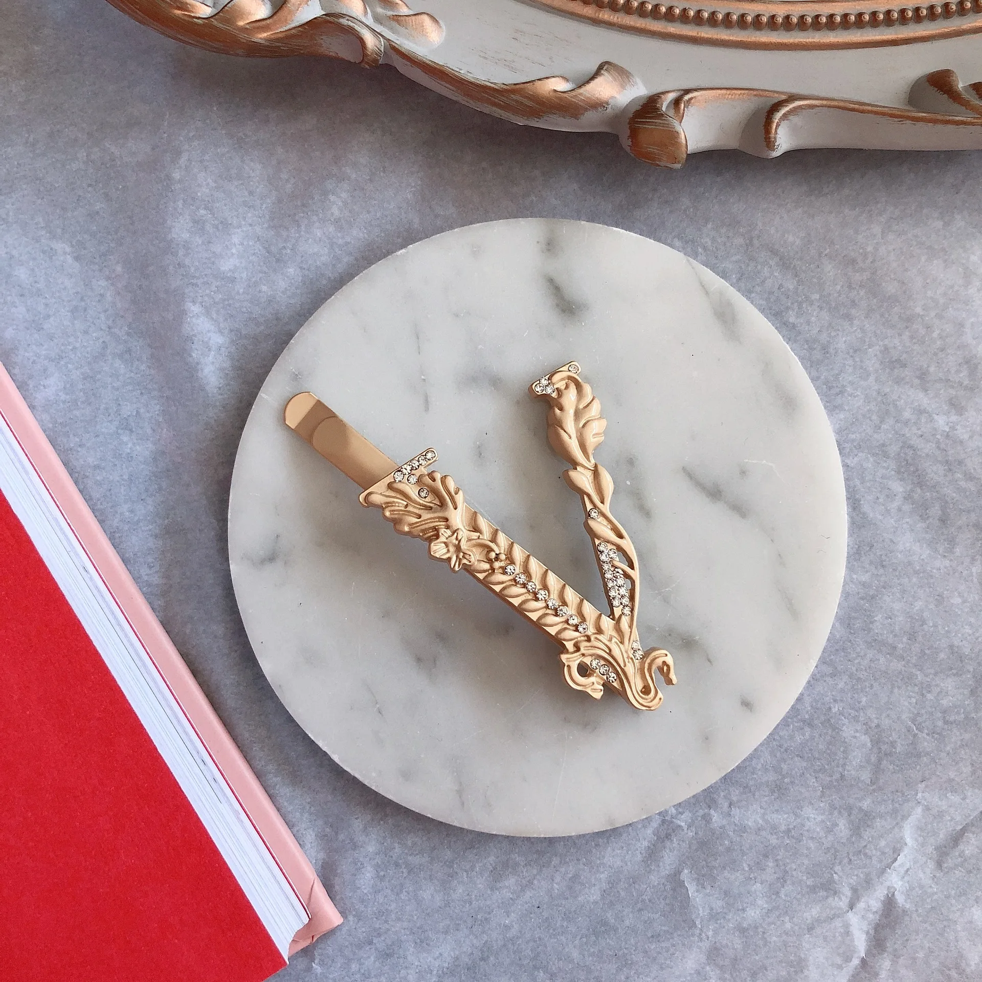 Новые винтажные Роскошные буквы V стразы Медный Дизайн металлическая заколка для