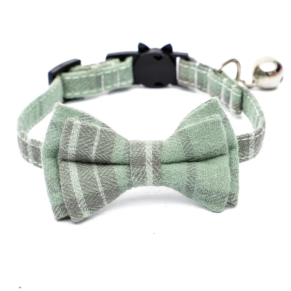 Collar de gato a cuadros con Lazo de terciopelo para cachorros y Chihuahua, Collar con campana, hebilla de seguridad ajustable, accesorios para mascotas