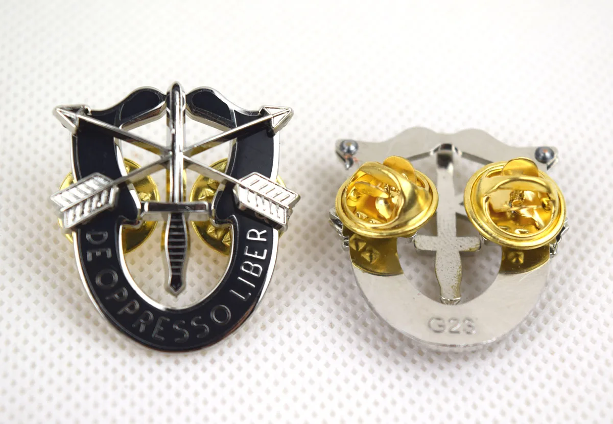 Reenactments Pair US Army Special Forces Hat Pin Motto Crest Dui Berst Badge