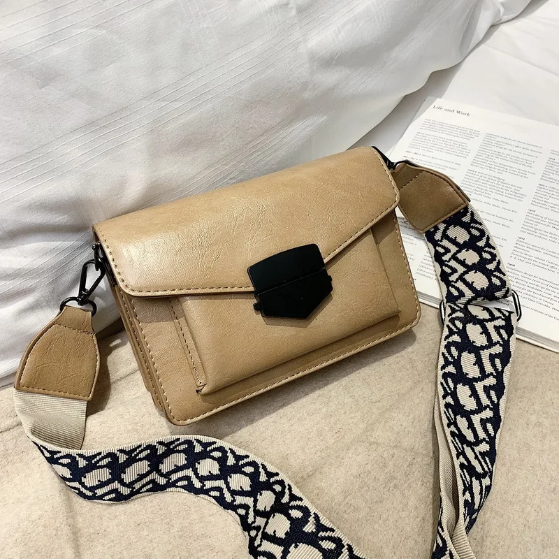 

Hong Kong wind bag women's new wave autumn retro wide shoulder strap retro small square casual shoulder slung bag