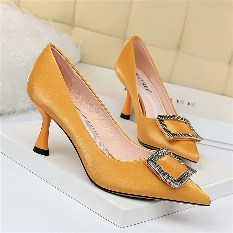 Tacones Mujer/Новинка года; женские туфли на низком каблуке 7 см; цвет зеленый, желтый, телесный; блестящие стразы; туфли-лодочки размера плюс