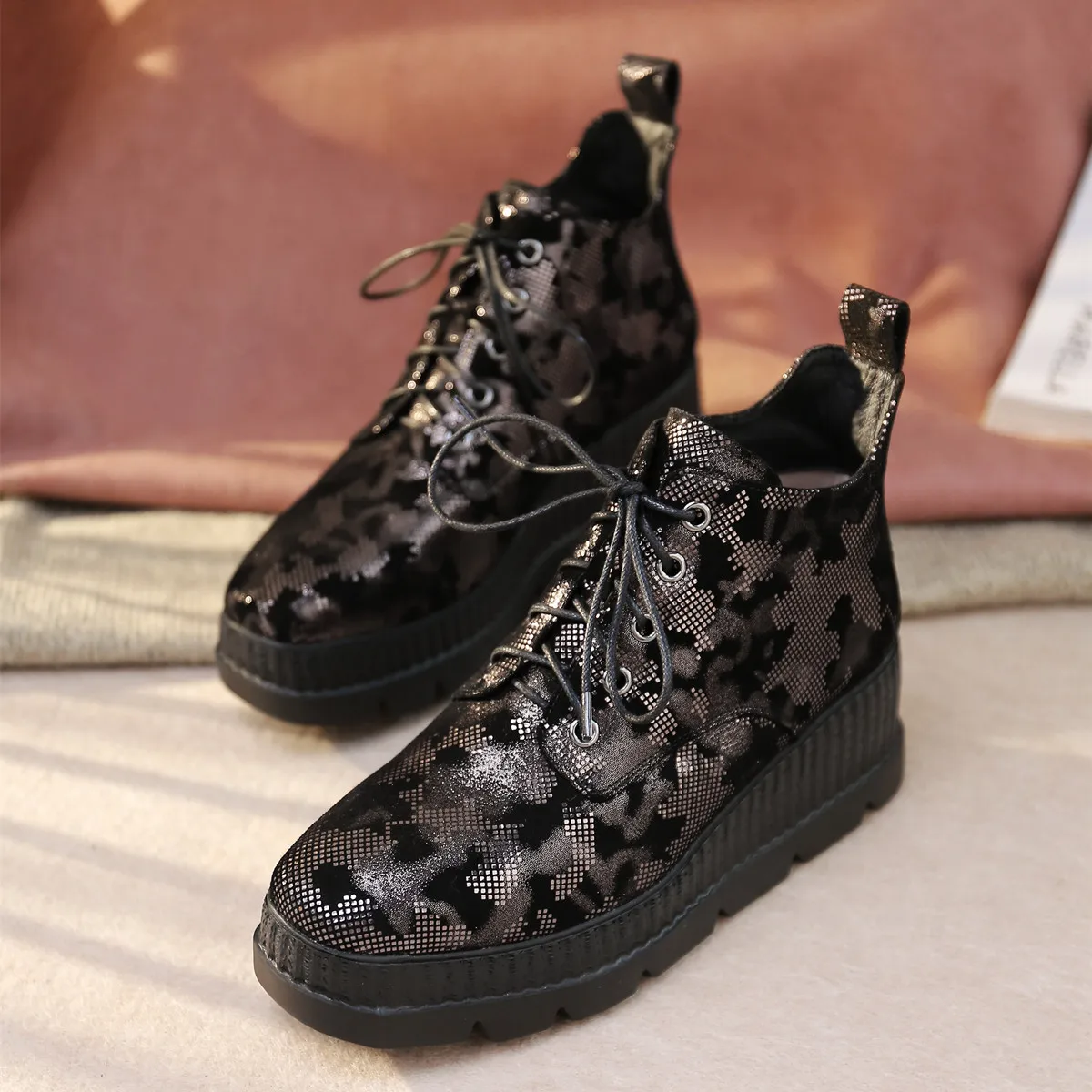 

Women's genuine leather lace-up platform flats ankle boots leisure female comfortable autumn short booties high quality shoes
