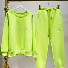 Зимний плюс бархатный толстый вышитый флуоресцентный зеленый свитер с длинными рукавами+ брюки женский костюм из двух предметов