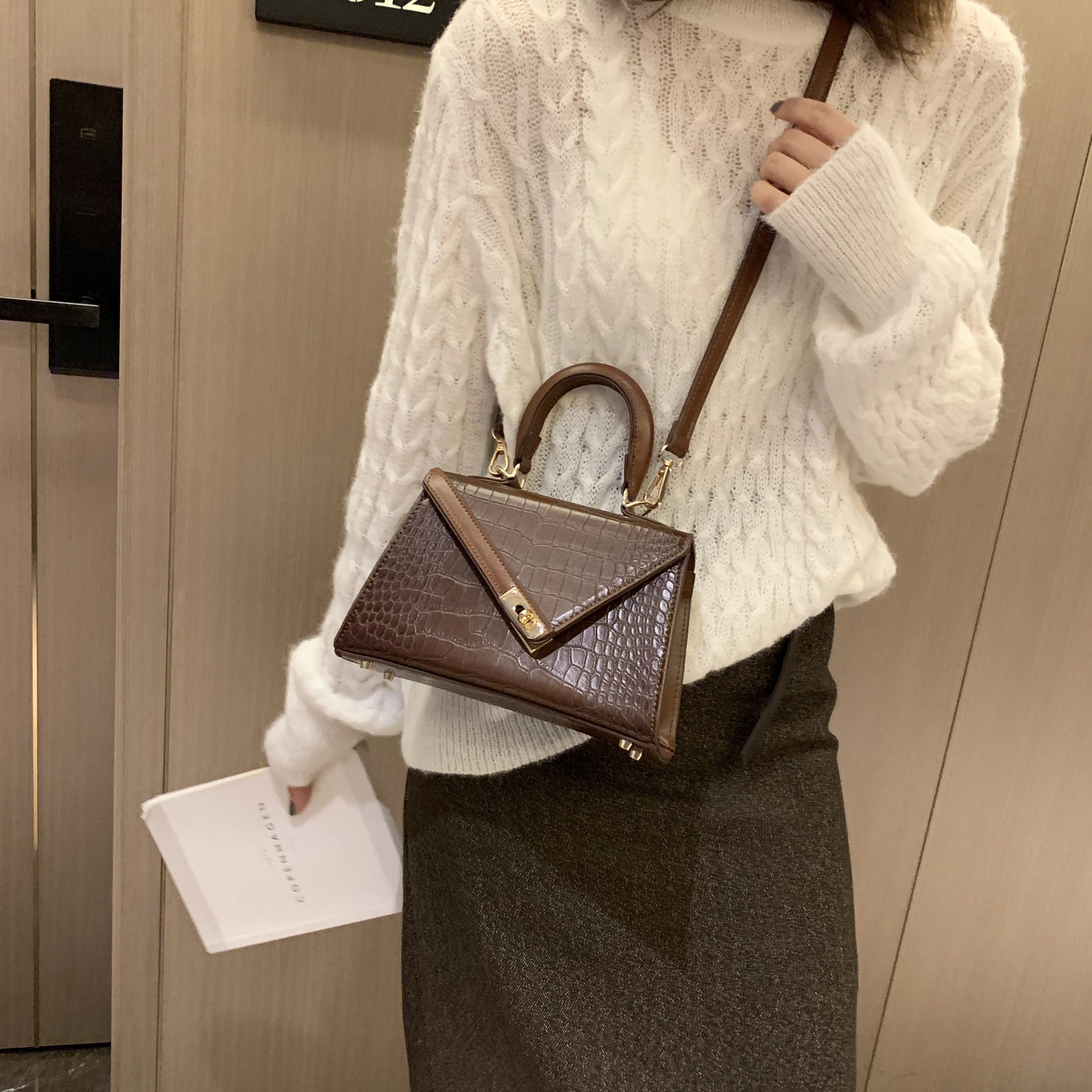 Маленькие однотонные кожаные сумки через плечо с каменным узором для женщин качественные роскошные женские сумочки через плечо