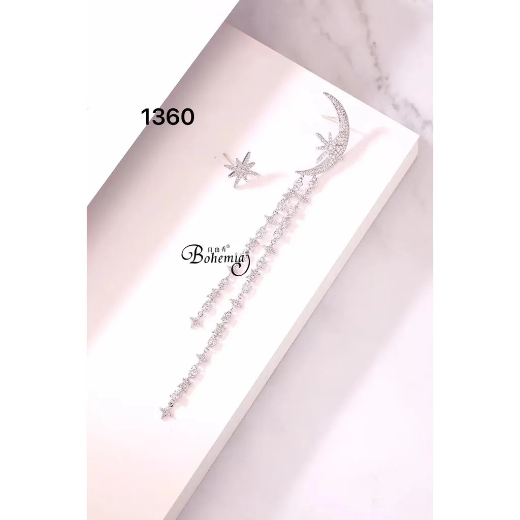 

Euro-American and Korean Fan Xingyue Asymmetric Earrings with Zircon Insert
