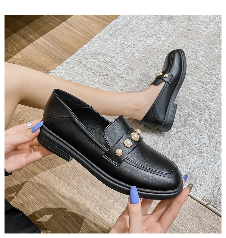 2021 Spring and Autumn low Heel shoes women's fashion design black pearl true leather loafers large size 41-43 free shipping 2021 Spring and Autumn low Heel shoes women's fashion design black pearl true leather loafers large size 41-43 free shipping